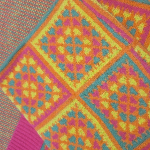 Colorful Geometric Patterned Cardigan - Picture 8 of 10